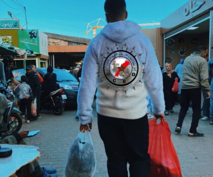 منظمة التعاون للتربية و التنمية فرع خنيفرة توزع ملابس العيد لأبناء العائلات الفقيرة واليتامى بخنيفرة