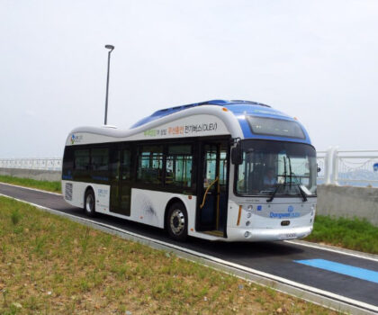 استعدادًا لكأس العالم 2030..كوريا الجنوبية تزود المغرب بحافلات كهربائية متطورة