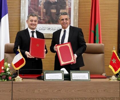 المغرب وفرنسا يلتزمان بتعزيز تعاونهما في المجال القانوني والقضائي