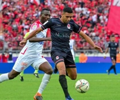 تعادل مثير بين الوداد والفتح يؤجج الصراع على المراكز المتقدمة