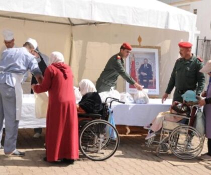 تنفيذا للتعليمات الملكية.. الحرس الملكي يوزع 5000 وجبة إفطار