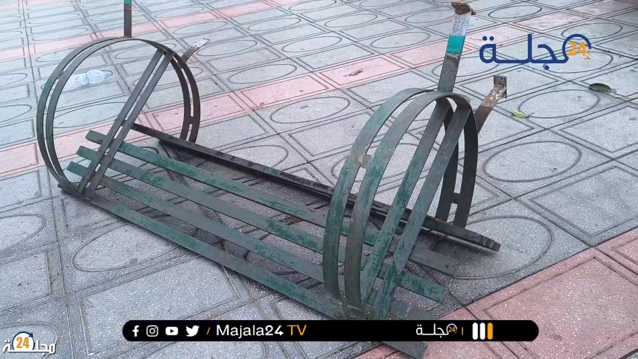 بالفيديو…رئيسة جماعة سطات تشرف على اصلاح كراسي ساحة محمد الخامس