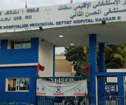 سطات : ستيني بين الحياة والموت بعد دهسه من قبل صاحب دراجة نارية بجماعة أولاد سعيد