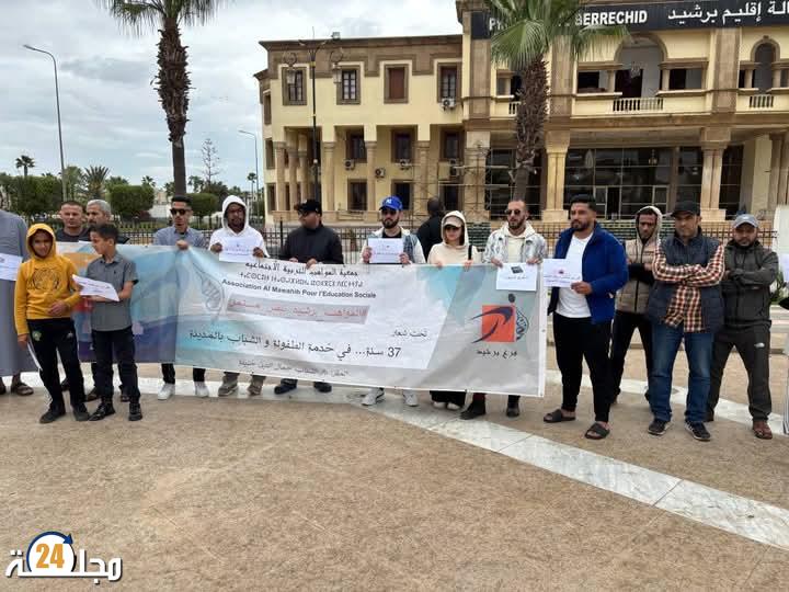 جمعية المواهب تحتج أمام مقر عمالة عمالة برشيد استنكارا لمصادرة حقها في التنظيم
