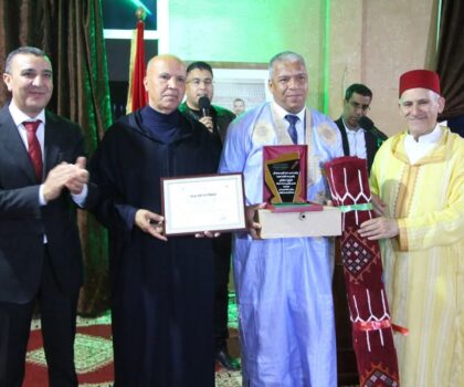 عامل إقليم سيدي إفني يكرم المندوب الإقليمي للصحة عزيز مارس تقديرا لعطائه المتميز