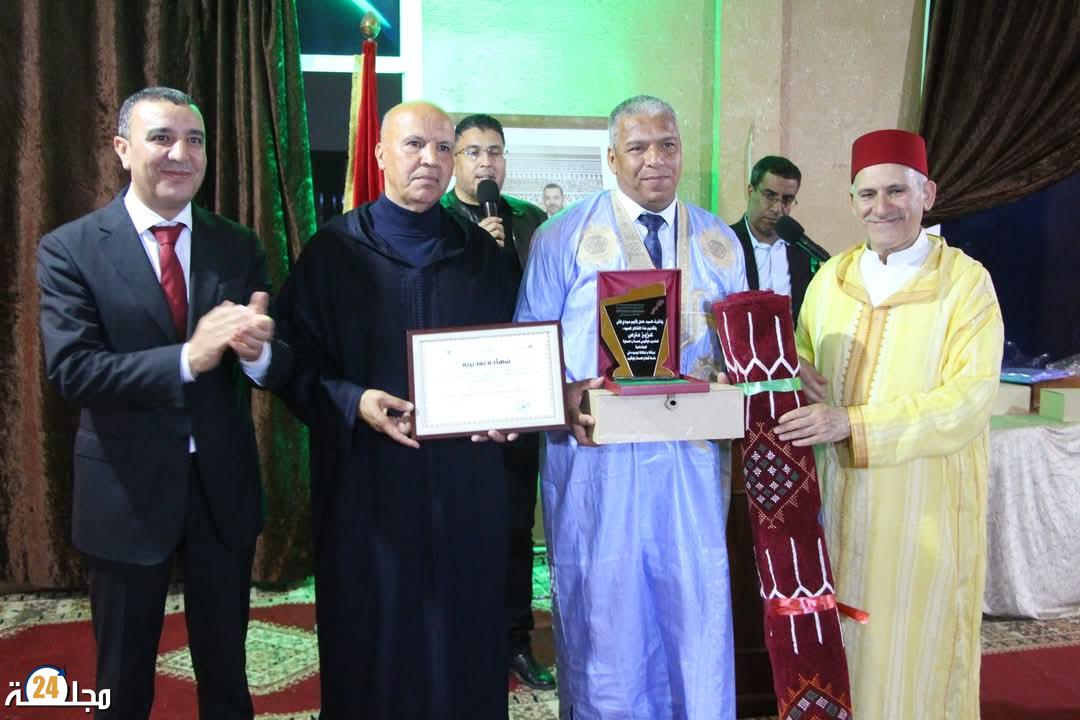 عامل إقليم سيدي إفني يكرم المندوب الإقليمي للصحة عزيز مارس تقديرا لعطائه المتميز