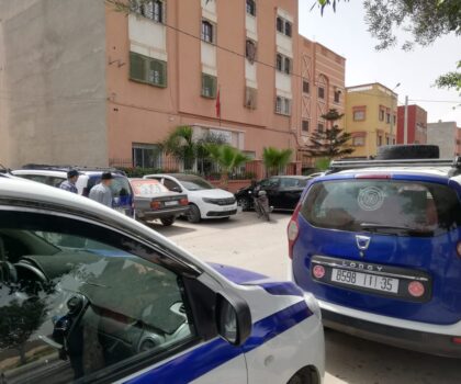 خلاف بين جمعيتين لأرباب سيارات الأجرة يتسبب في وقفة احتجاجية أمام مركز الدرك الملكي ببلفاع