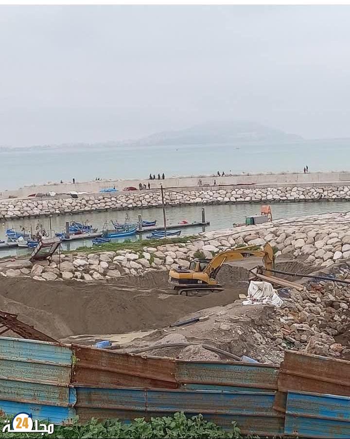 مرسى الفنيدق شفط الرمال تحت مجهر المراقبة….