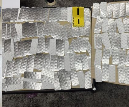 الشرطة القضائية بالدار البيضاء توقف مشتبه به بحيازة وترويج آلاف الأقراص المهلوسة