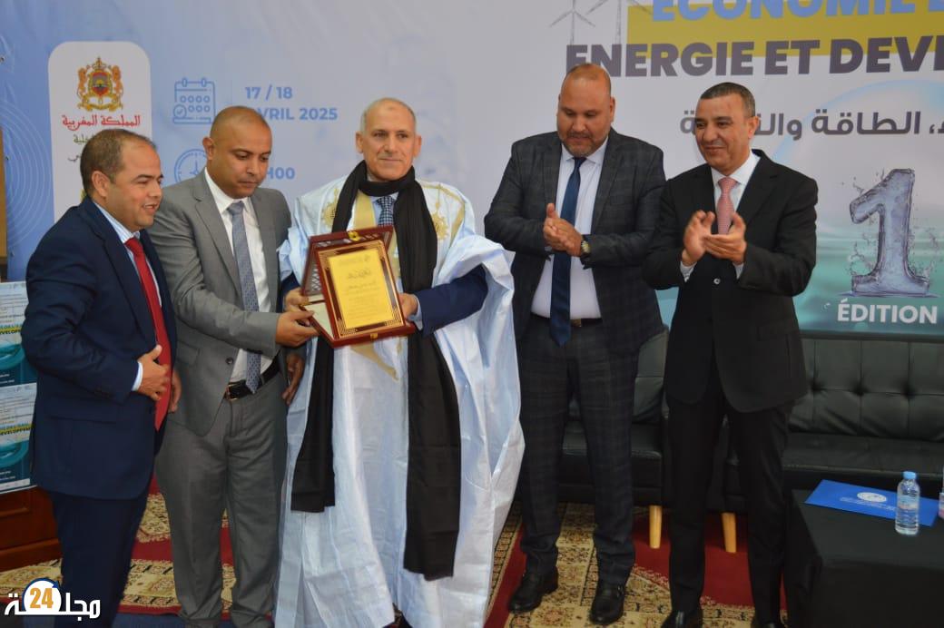 باحثون وخبراء يناقشون تحديات الماء والطاقة في ندوة علمية بسيدي إفني