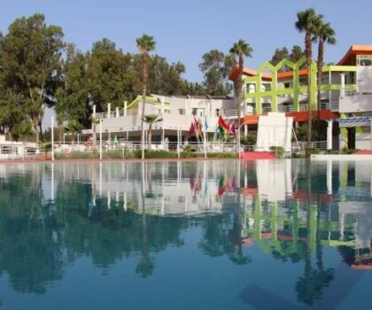 إغلاق المسبح البلدي “كرين بارك” بسطات بسبب مخالفات في البناء وتغيير معالم البناية