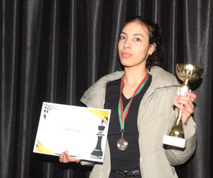 سهام شريف لاعبة شباب إبن جرير للشطرنج تمثل جهة مراكش-آسفي بمهرجان الشباب للشطرنج بوجدة