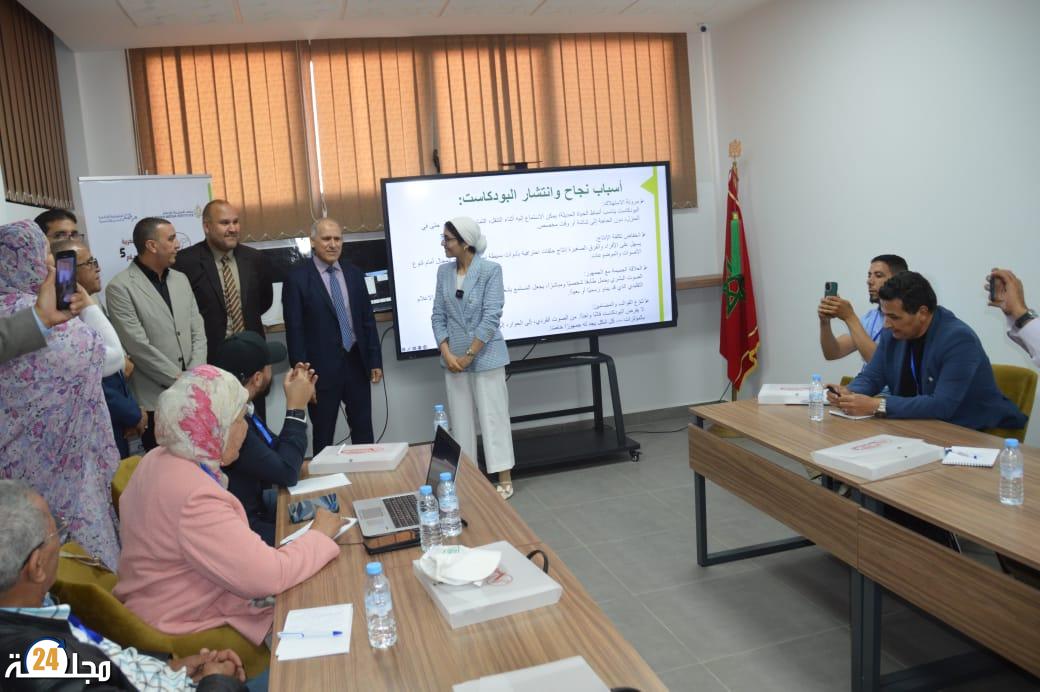سيدي إفني: عامل الإقليم يشرف على افتتاح الدورة التكوينية المنظمة في إطار الدورة الخامسة من منتدى الصحراء المغربية الدولي للصحافة والاعلام.