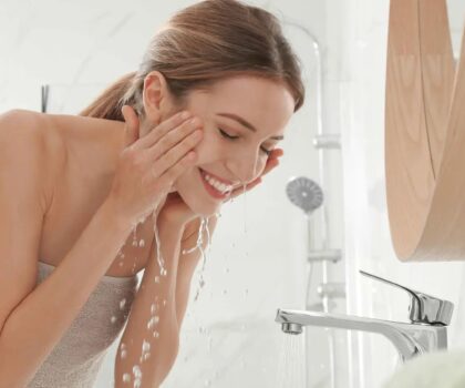 ماذا يحدث لبشرتك إذا لم تغسل وجهك ليلا؟