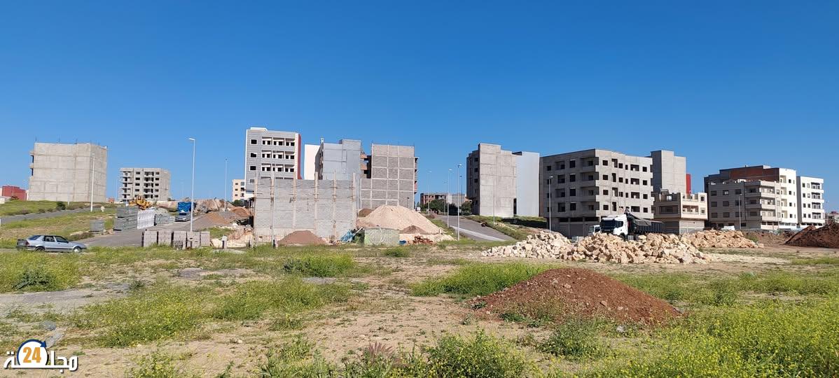 الملك العمومي بسطات يُستباح.. والمواطنون يشتكون من غياب المرافق وتفشي فوضى المستودعات