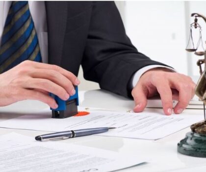 إحالة موثق ورجل أعمال على المحكمة بسطات بتهمة التزوير والسطو على العقارات