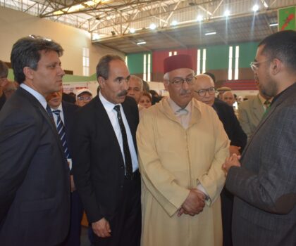 عامل عمالة مكناس رفقة كل من فؤاد الرواضي ومحمد كليل يشرفون على انطلاق الملتقى الإقليمي للتوجيه المدرسي