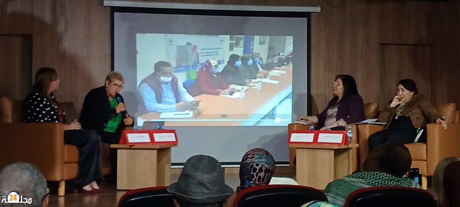 ندوة فكرية تحت شعار ” نساء متميزات … يكافحن في الظل” .. بنون النسوة