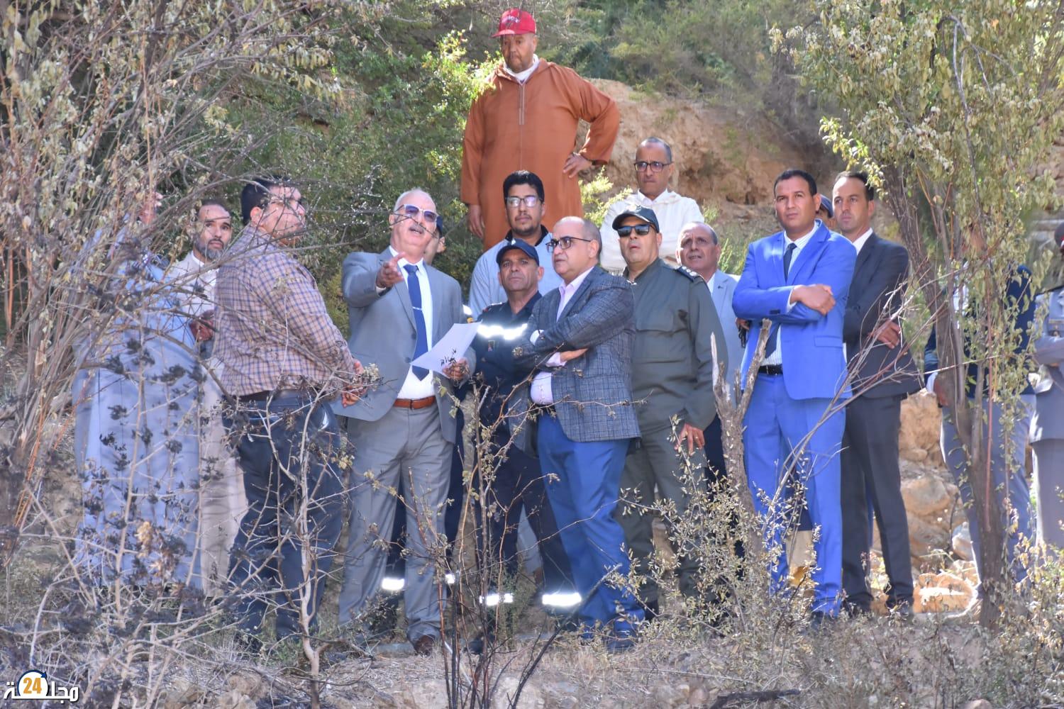 وفد رسمي يرافق عامل تيزنيت في جولة لتقييم خسائر الحريق بواحة اياي