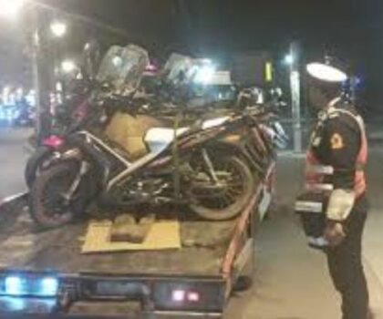 درّاجات نارية مثل النمل الأسود تغزو مدينة الفنيدق: كارثة تهدد السلامة العامة رغم مجهودات الأمن