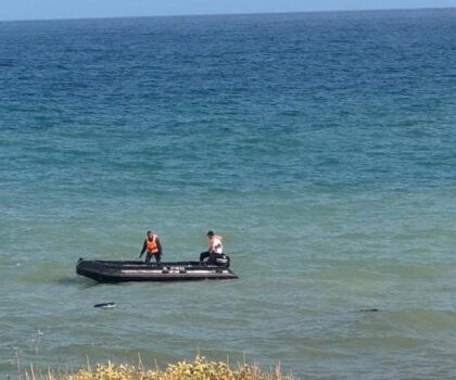 العثور على جثة تطفو فوق مياه شاطئ بوينطي نيݣريطو بالفنيدق وسط غموض يلف ظروف الوفاة