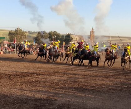 منظمة حقوقية تحذر من التوظيف الانتخابي لمواسم “التبوريدة” والمهرجانات