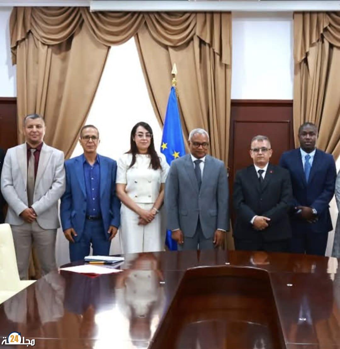 وفد إقليم تيزنيت يجري زيارة رسمية إلى جمهورية الرأس الأخضر في إطار تعزيز التعاون جنوب-جنوب.