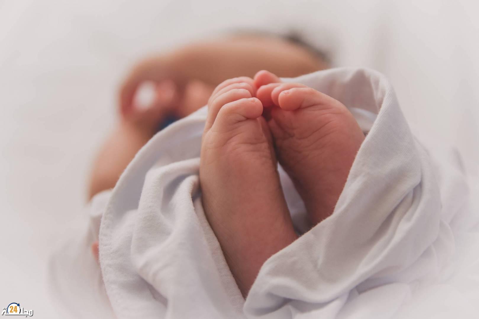 رضيع متخلى عليه قدّام سبيطار الحسن الثاني بسطات كيهز الرأي العام