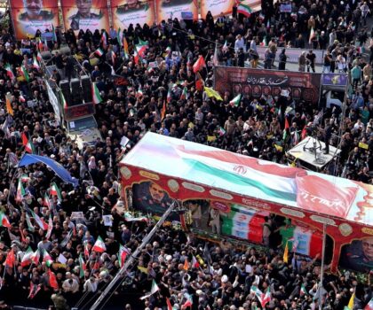 إيران تشيع قادة عسكريين وعلماء نوويين قتلوا في الحرب مع إسرائيل