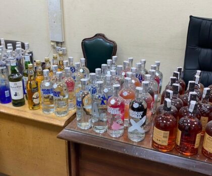 الفرقة الوطنية للجمارك.. حملة واسعة لمحاصرة شبكات تهريب الخمور