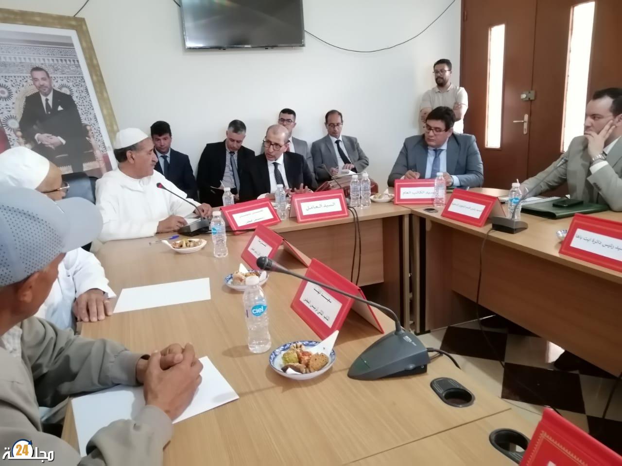 زيارة عامل إقليم اشتوكة آيت باها لجماعة تنالت: خطوة في اتجاه تنمية العالم القروي