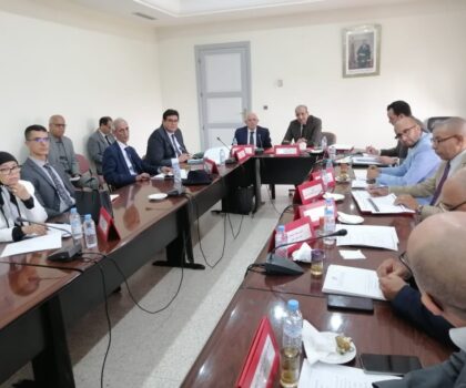 عامل الإقليم يدعو إلى الدفع بالمناطق الصناعية وتطوير المنتوج السياحي المحلي