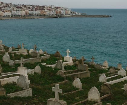 الفنيدق الارتماء في البحر هل هو هروب نحو الحياة أم انتحار نفسي جماعي؟