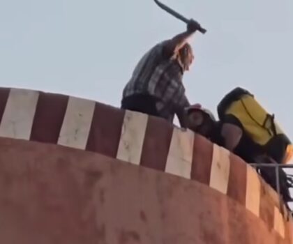 بني ملال: شخص يعتصم فوق خزان مائي ويعتدي على عنصر الوقاية المدنية في احتجاج همجي