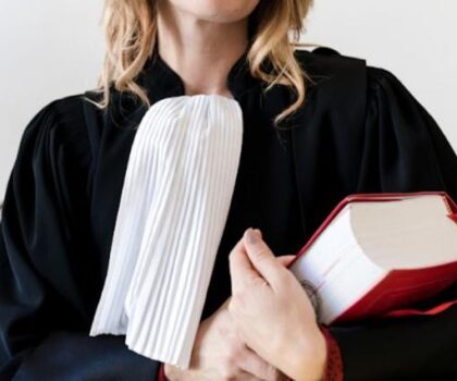 الغش المزدوج: قضية محامية مغربية في بلجيكا تكشف أزمة التلاعب بالأنظمة الاجتماعية