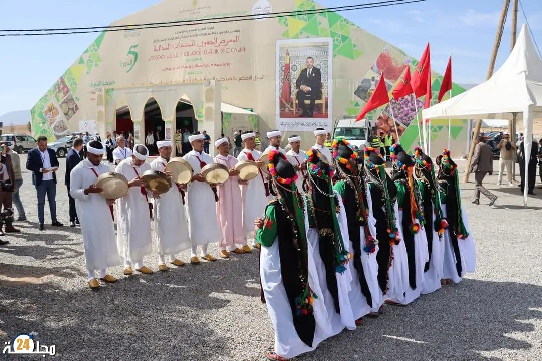 صور من التنشيط الثقافي والفني لفعاليات النسخة الخامسة للمعرض الجهوي للمنتجات المجالية