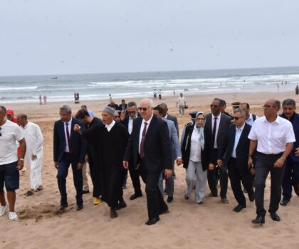 للمرة الرابعة عشرة.. شاطئ أكلو يرفع اللواء الأزرق بحضور عامل إقليم تيزنيت