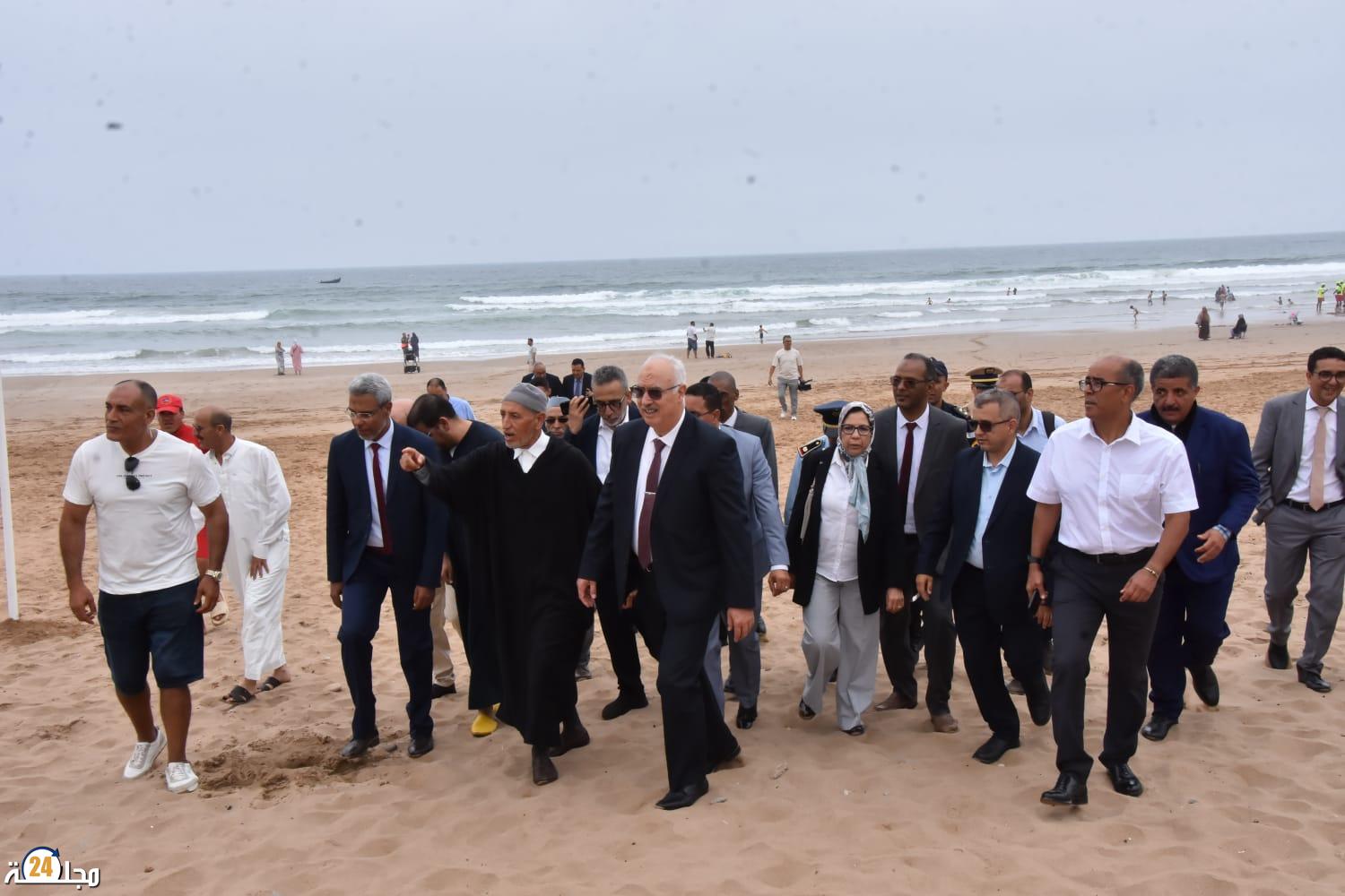 للمرة الرابعة عشرة.. شاطئ أكلو يرفع اللواء الأزرق بحضور عامل إقليم تيزنيت