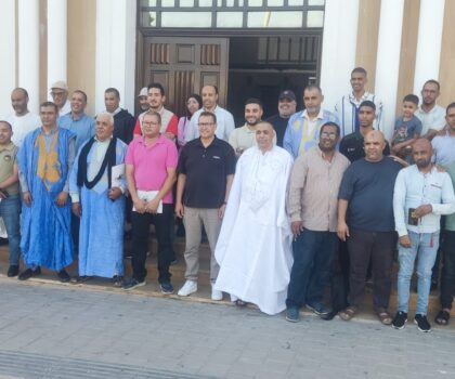 ندوة صحفية تسلط الضوء على النسخة الرابعة من ملتقى الخيمة الحسانية تحت شعار: “عيد العرش المجيد، تجديد للبيعة والوفاء”.