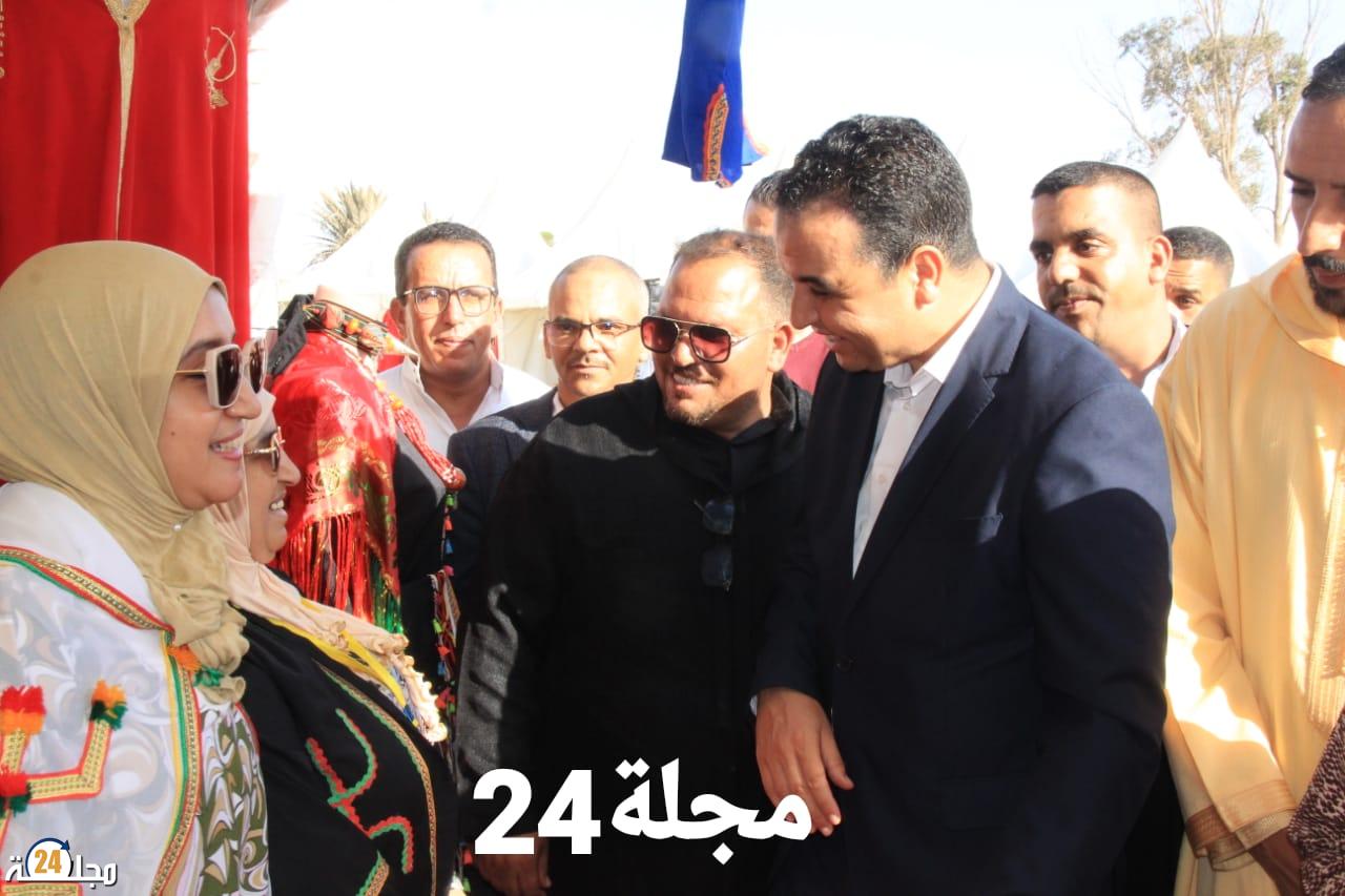 في قلب إنشادن.. وزير الحكومة يشيد بالصناعة التقليدية ويدعو لدعم الحرفيين