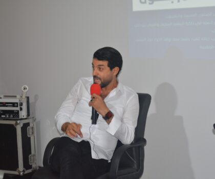 بصراحة ودفء إنساني… هشام بهلول يفتح قلبه لجمهور بوزنيقة