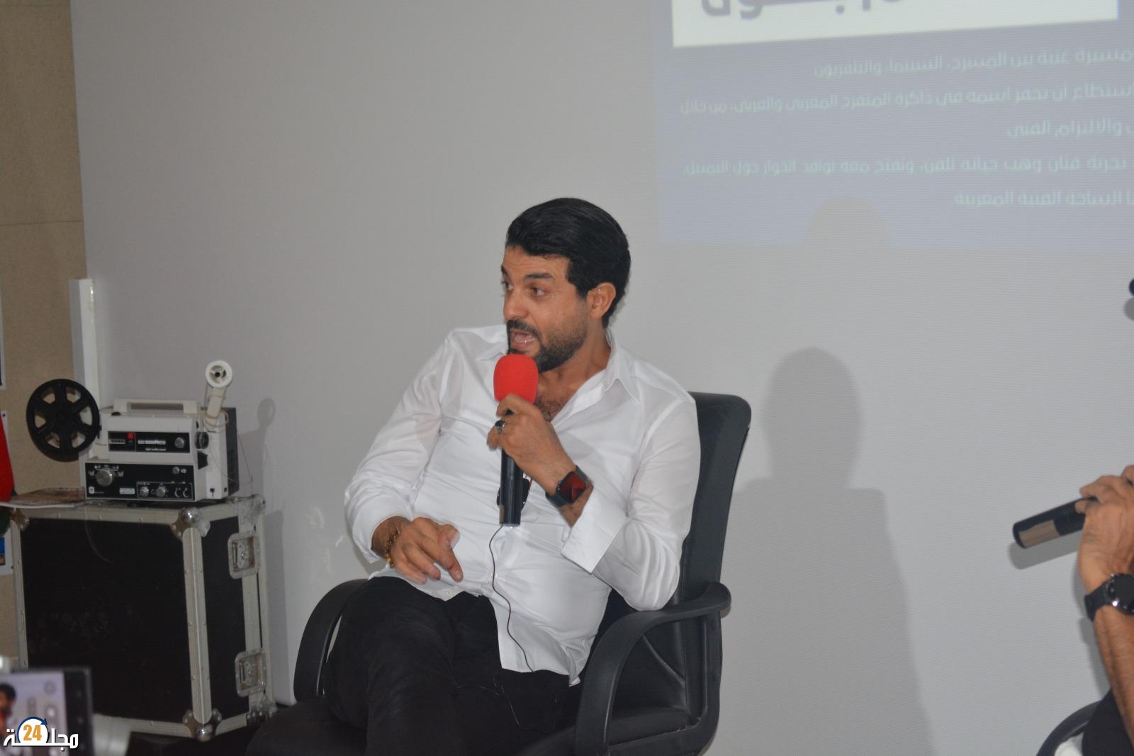 بصراحة ودفء إنساني… هشام بهلول يفتح قلبه لجمهور بوزنيقة