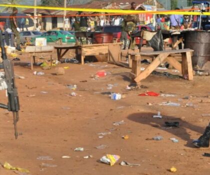 نيجيريا.. اكتشاف 56 عبوة ناسفة تحت جسر شمال البلاد