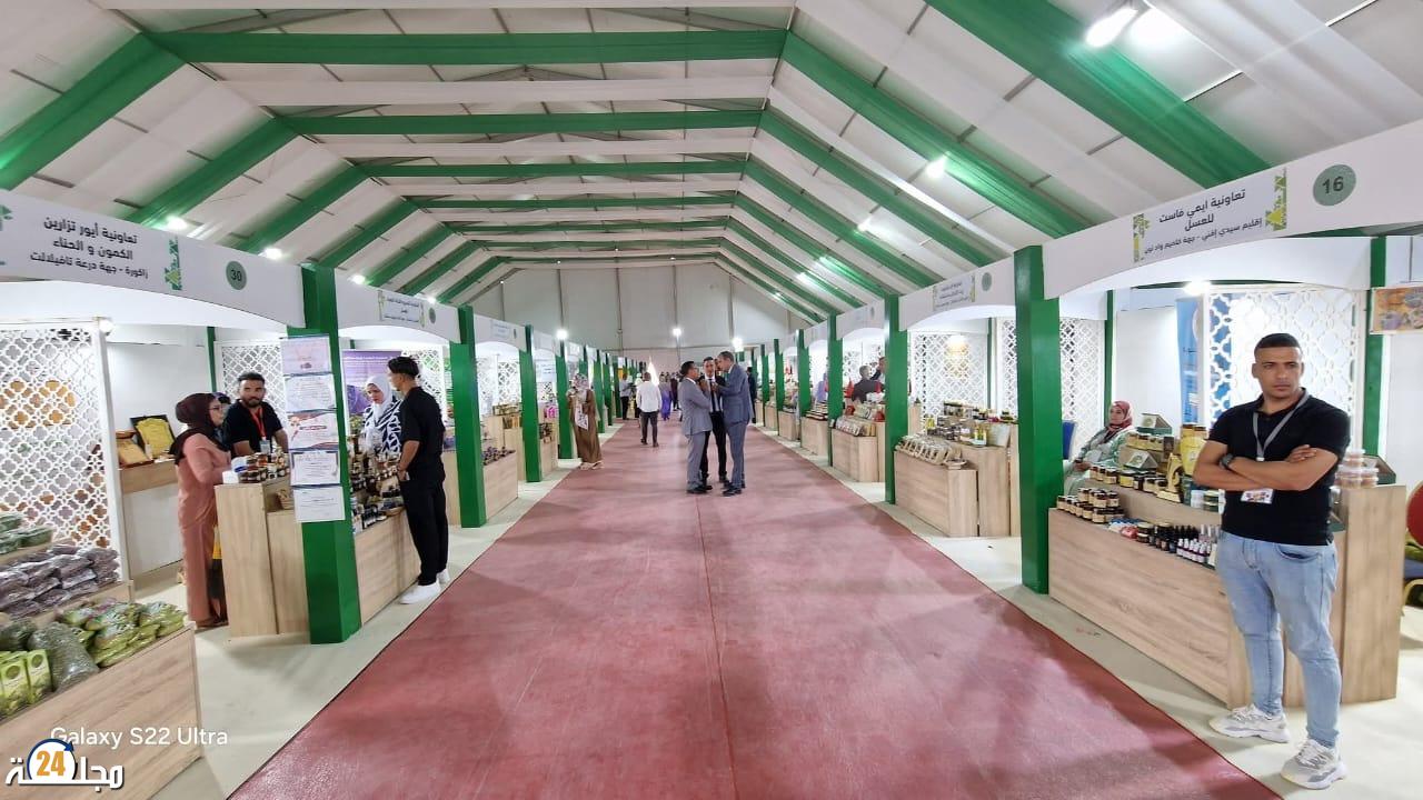 الكاتب العام والوفد الرسمي يعطون انطلاقة النسخة الخامسة لمعرض المنتجات المجالية بميدلت