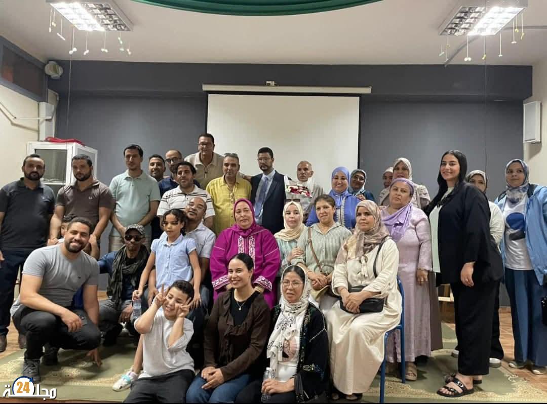 ثانوية العروسية الإعدادية بسطات تكرّم مديرها “عزيز الشجعي” في لحظة وفاء وعرفان