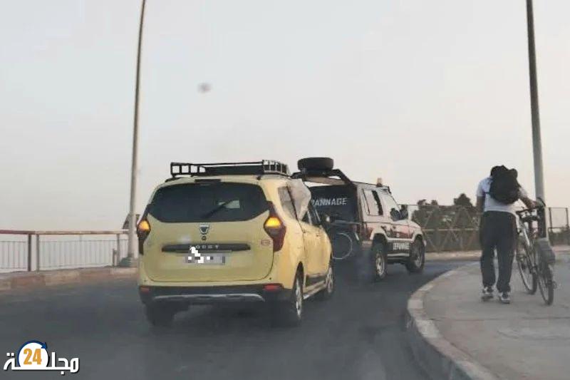 سائق طاكسي بسطات يرفض إنزال راكب.. والأخير يقفز من السيارة في مشهد خطير يستنفر الأمن