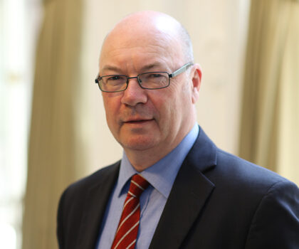 وزير بريطاني سابق: جلالة الملك يقود المغرب بحكمة وبراغماتية وجرأة