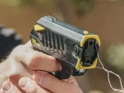 طنجة.. سيدة تهدد المارة وتطعن نفسها قرب المدرسة الأمريكية