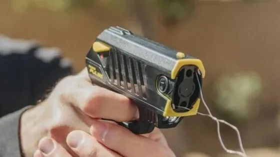 طنجة.. سيدة تهدد المارة وتطعن نفسها قرب المدرسة الأمريكية