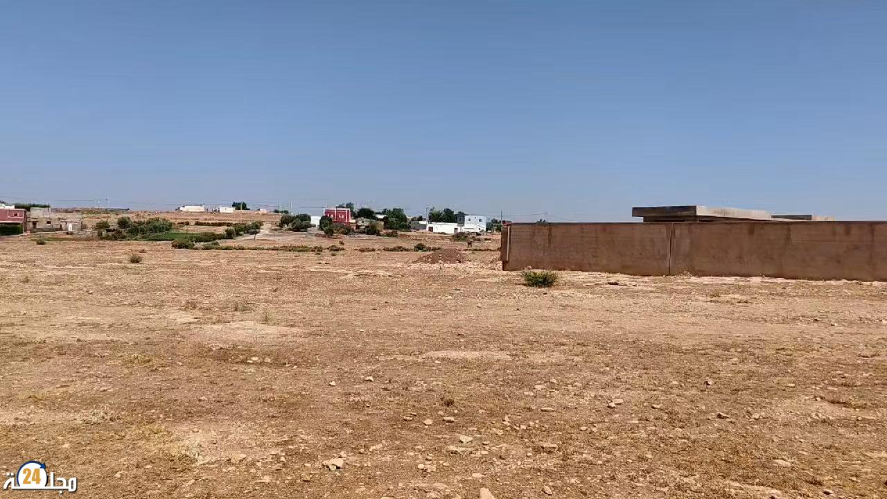 بالفيديو..ساكنة ريما تكشف لمجلة24 شهادات صادمة حول تدهور الوضع واغتصاب أراضيهم… هل سيتدخل عامل إقليم سطات؟